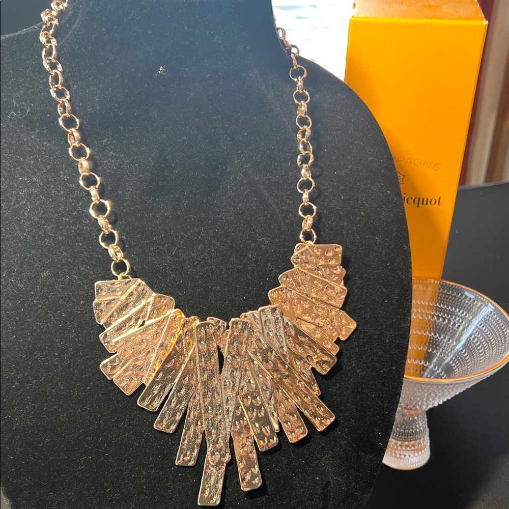Elegant Gold Statement Necklace
